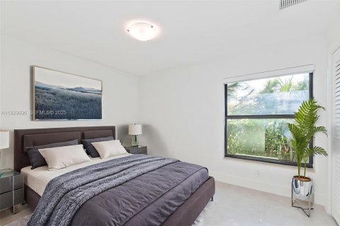 House in Miami, Florida 4 bedrooms, 197.97 sq.m. № 1989570 - photo 12