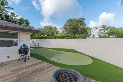 House in Miami, Florida 4 bedrooms, 197.97 sq.m. № 1989570 - photo 16