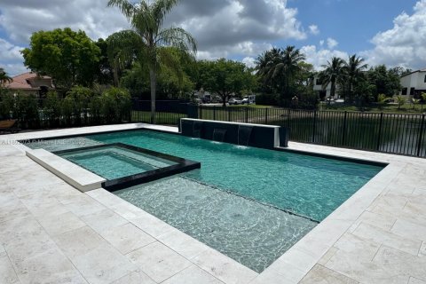 Propiedad comercial en Kendall, Florida № 2021335