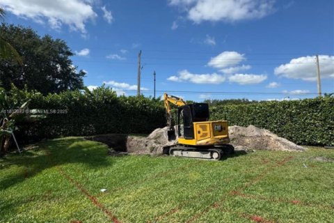 Commercial property in Kendall, Florida № 2021335 - photo 18