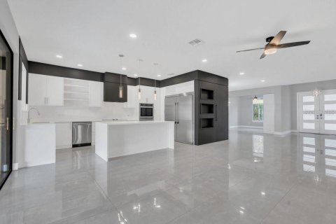 House in Polk City, Florida 4 bedrooms, 295.34 sq.m. № 1574174 - photo 8