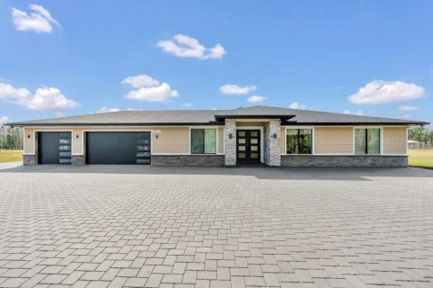 House in Polk City, Florida 4 bedrooms, 295.34 sq.m. № 1574174 - photo 1