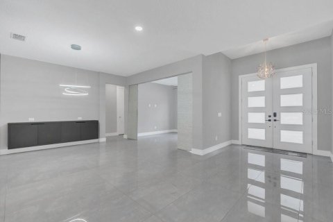 House in Polk City, Florida 4 bedrooms, 295.34 sq.m. № 1574174 - photo 5
