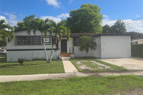 House in Miami, Florida 4 bedrooms, 158.68 sq.m. № 2063109