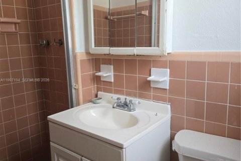 House in Miami, Florida 4 bedrooms, 158.68 sq.m. № 2063109 - photo 9