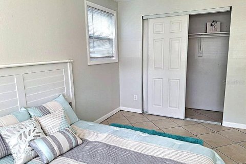House in Pinellas Park, Florida 3 bedrooms, 99.03 sq.m. № 2411547 - photo 12