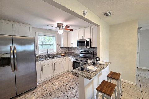 House in Pinellas Park, Florida 3 bedrooms, 99.03 sq.m. № 2411547 - photo 4