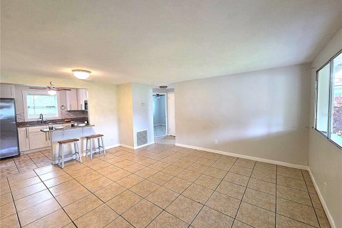 House in Pinellas Park, Florida 3 bedrooms, 99.03 sq.m. № 2411547 - photo 24