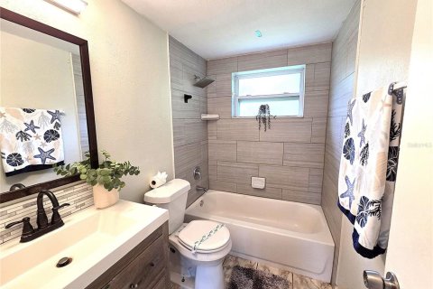 House in Pinellas Park, Florida 3 bedrooms, 99.03 sq.m. № 2411547 - photo 22