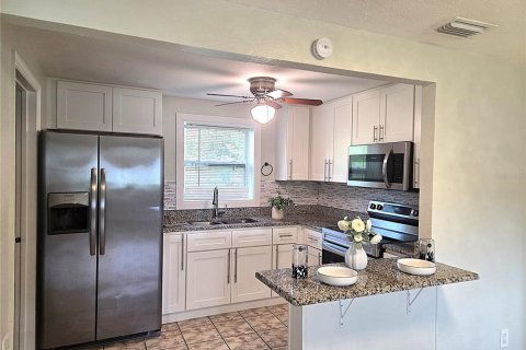 House in Pinellas Park, Florida 3 bedrooms, 99.03 sq.m. № 2411547 - photo 5