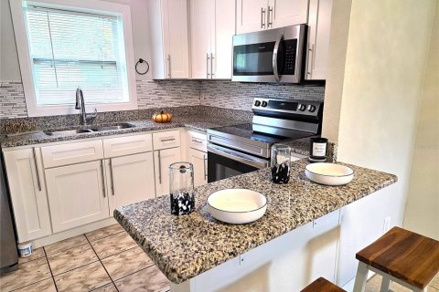 House in Pinellas Park, Florida 3 bedrooms, 99.03 sq.m. № 2411547 - photo 8