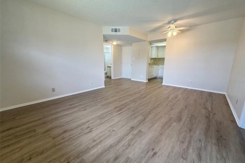 Condo in Port Charlotte, Florida, 2 bedrooms  № 2238874 - photo 8