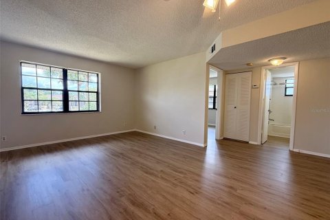 Condo in Port Charlotte, Florida, 2 bedrooms  № 2238874 - photo 4