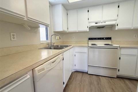 Condo in Port Charlotte, Florida, 2 bedrooms  № 2238874 - photo 5
