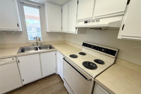 Condo in Port Charlotte, Florida, 2 bedrooms  № 2238874 - photo 6