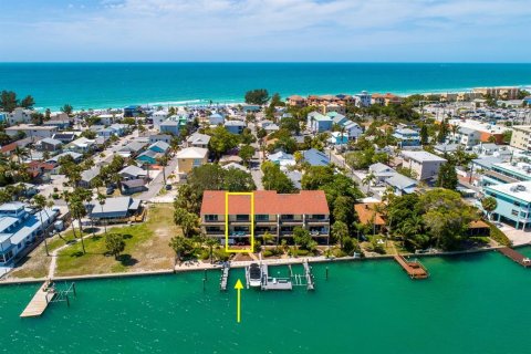 Adosado en venta en Treasure Island, Florida, 2 dormitorios, 141.21 m2 № 1644342 - foto 1