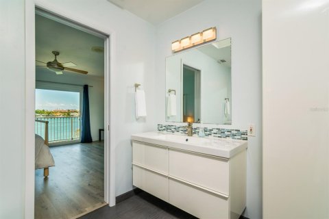 Adosado en venta en Treasure Island, Florida, 2 dormitorios, 141.21 m2 № 1644342 - foto 18