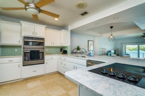 Adosado en venta en Treasure Island, Florida, 2 dormitorios, 141.21 m2 № 1644342 - foto 8