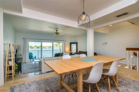 Adosado en venta en Treasure Island, Florida, 2 dormitorios, 141.21 m2 № 1644342 - foto 10
