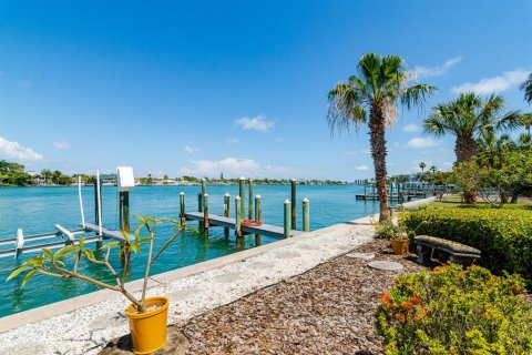 Adosado en venta en Treasure Island, Florida, 2 dormitorios, 141.21 m2 № 1644342 - foto 27