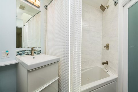 Adosado en venta en Treasure Island, Florida, 2 dormitorios, 141.21 m2 № 1644342 - foto 22