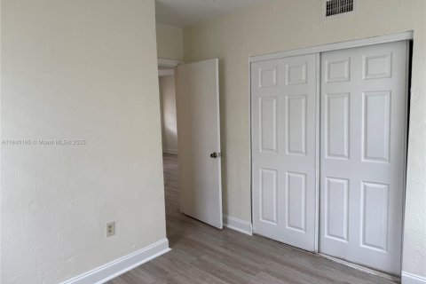 Appartement à louer à Miami, Floride: 2 chambres, 277.78 m2 № 1828859 - photo 9