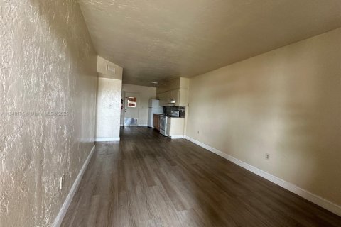 Appartement à louer à Miami, Floride: 2 chambres, 277.78 m2 № 1828859 - photo 3
