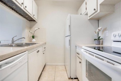 Condominio en venta en Fort Lauderdale, Florida, 1 dormitorio, 53.51 m2 № 2055551 - foto 3