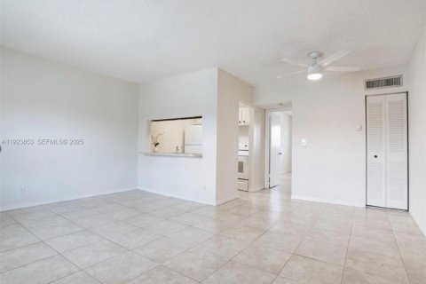 Condominio en venta en Fort Lauderdale, Florida, 1 dormitorio, 53.51 m2 № 2055551 - foto 2