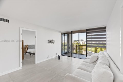 Copropriété à louer à Aventura, Floride: 2 chambres, 105.72 m2 № 2053958 - photo 9