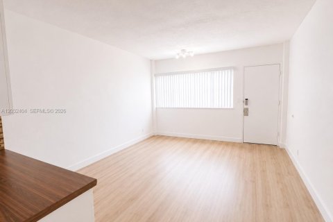 Купить кондоминиум в Халландейл-Бич, Флорида 1 комната, 29.73м2, № 2146113 - фото 3