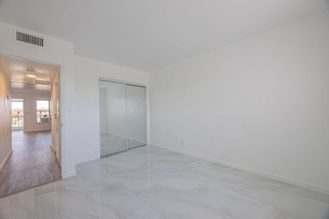 Condo in Deerfield Beach, Florida, 2 bedrooms № 2261499 - photo 14