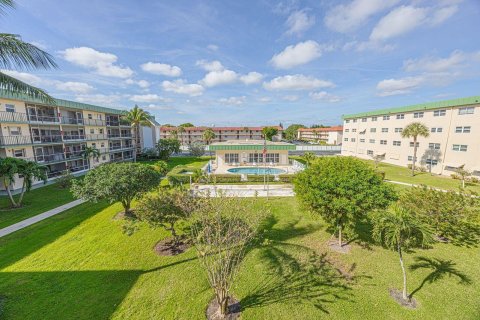Condo in Deerfield Beach, Florida, 2 bedrooms № 2261499 - photo 2