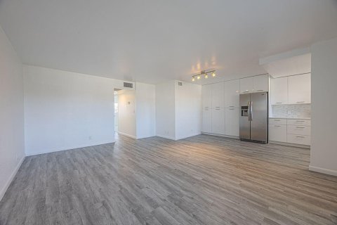 Condo in Deerfield Beach, Florida, 2 bedrooms № 2261499 - photo 4