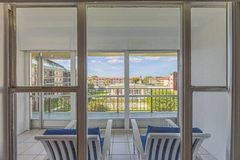 Condo in Deerfield Beach, Florida, 2 bedrooms № 2261499 - photo 1
