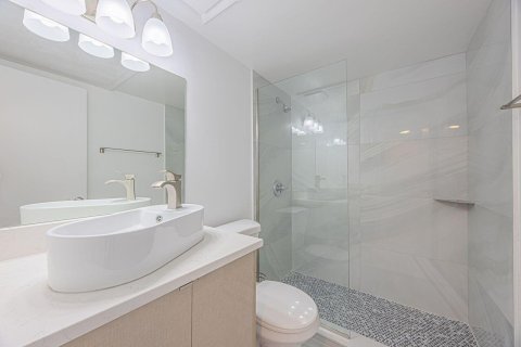 Condo in Deerfield Beach, Florida, 2 bedrooms № 2261499 - photo 17