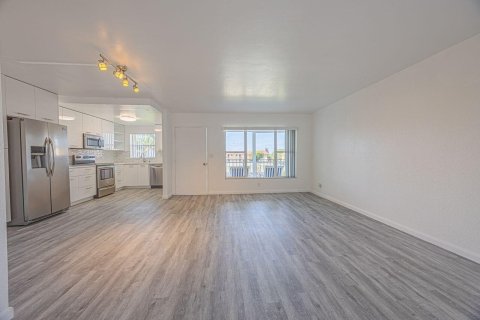 Condo in Deerfield Beach, Florida, 2 bedrooms № 2261499 - photo 3