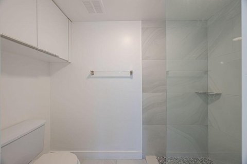 Condo in Deerfield Beach, Florida, 2 bedrooms № 2261499 - photo 10
