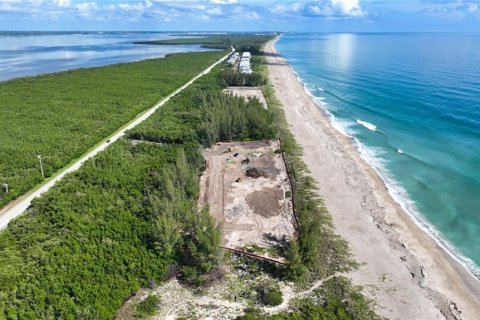 Commercial property in Hutchinson Island South, Florida № 2193342 - photo 25