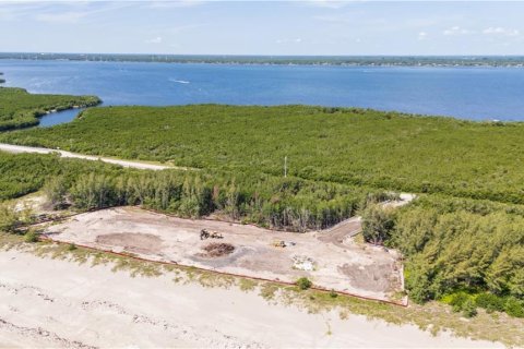 Commercial property in Hutchinson Island South, Florida № 2193342 - photo 23