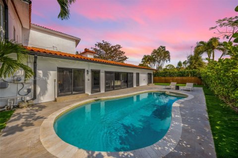 House in Miami Shores, Florida 5 bedrooms, 347.36 sq.m. № 1739588 - photo 3