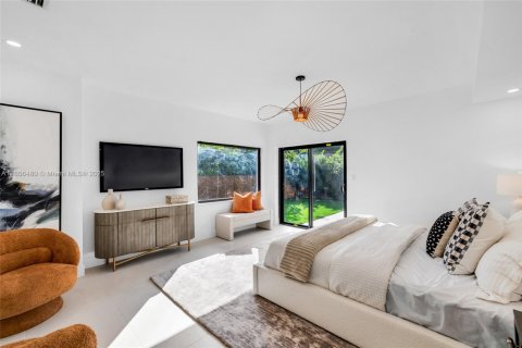 House in Miami Shores, Florida 5 bedrooms, 347.36 sq.m. № 1739588 - photo 5