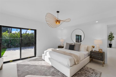 House in Miami Shores, Florida 5 bedrooms, 347.36 sq.m. № 1739588 - photo 22