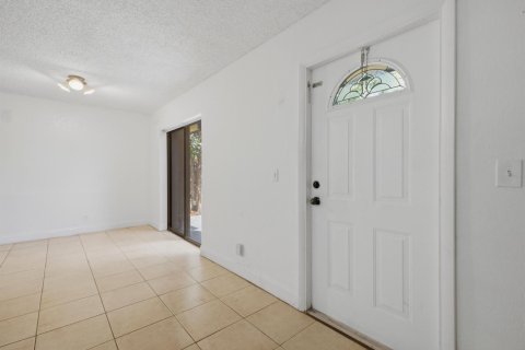 Townhouse in Palm Springs, Florida 3 bedrooms, 159.98 sq.m. № 2191125 - photo 7