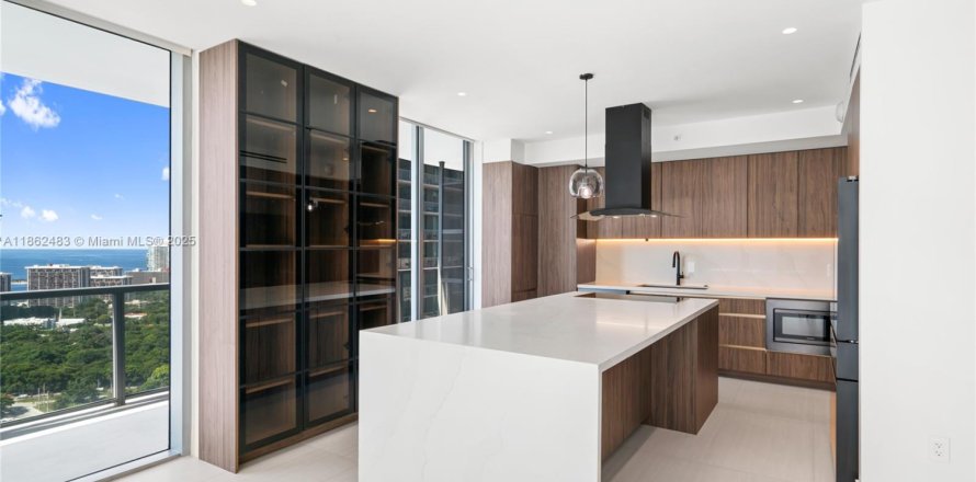 Condominio en Miami, Florida, 3 dormitorios № 1890867