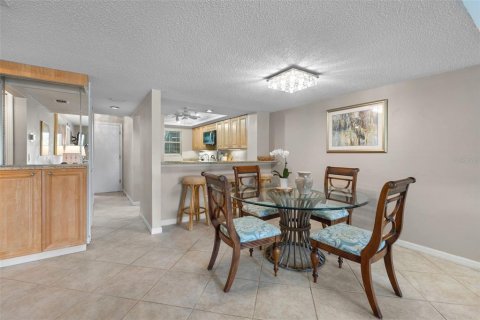 Condo in Sarasota, Florida, 2 bedrooms № 2150599 - photo 8