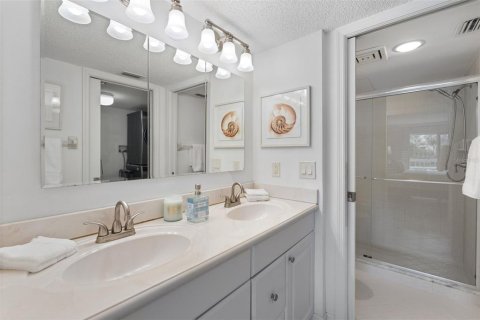 Condo in Sarasota, Florida, 2 bedrooms № 2150599 - photo 20
