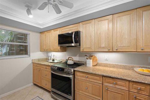 Condo in Sarasota, Florida, 2 bedrooms № 2150599 - photo 5