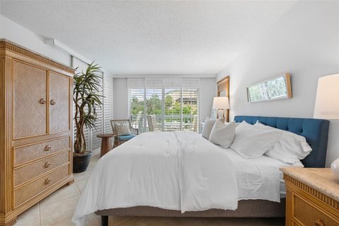 Condo in Sarasota, Florida, 2 bedrooms № 2150599 - photo 18