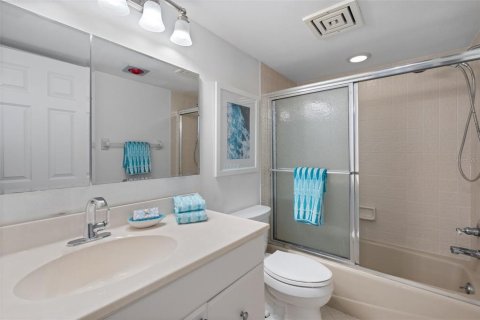 Condo in Sarasota, Florida, 2 bedrooms № 2150599 - photo 24